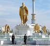 Goldene Statue des Turkmenbaschi