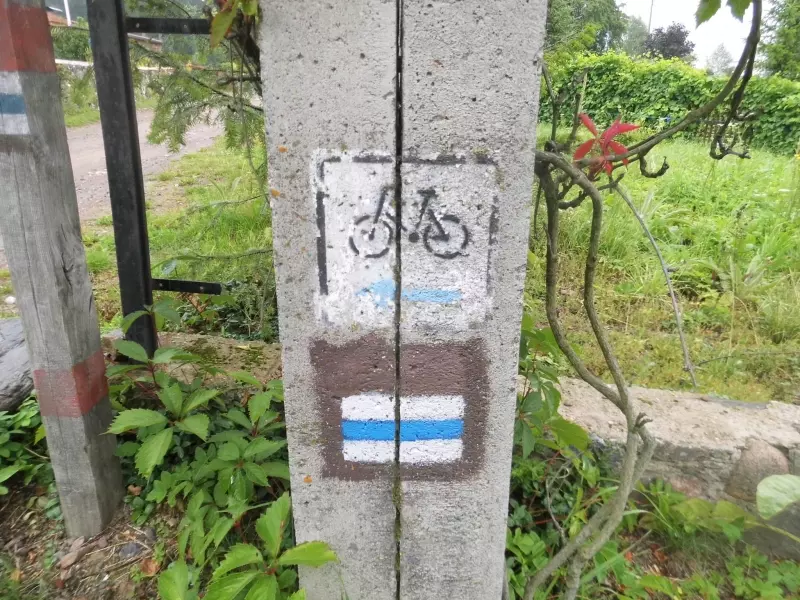 Radweg durch die Landschaft des Riesengebirges in Polen