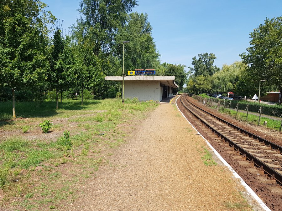 File:Káptalanfüred vasúti megállóhely.jpg