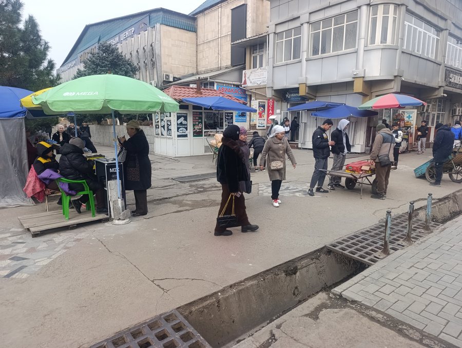 File:Jalal-Abad Central Bazaar 01.jpg