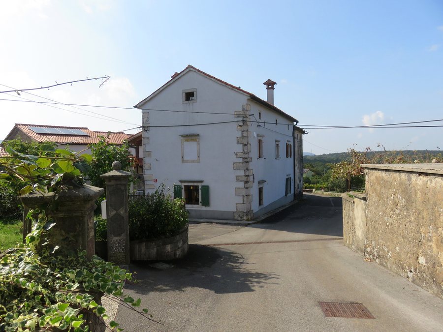File:Pliskovica Slovenia 2.jpg