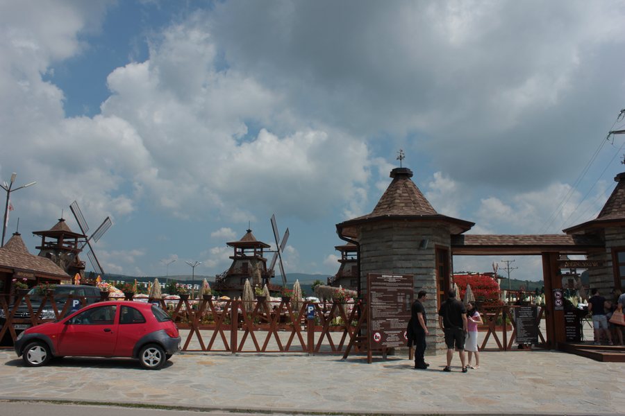 File:Windmill Park in Gorna Malina.JPG