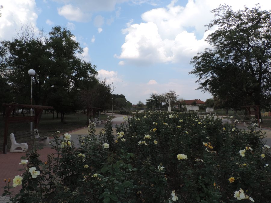 File:Straldzha - centre -1.jpg