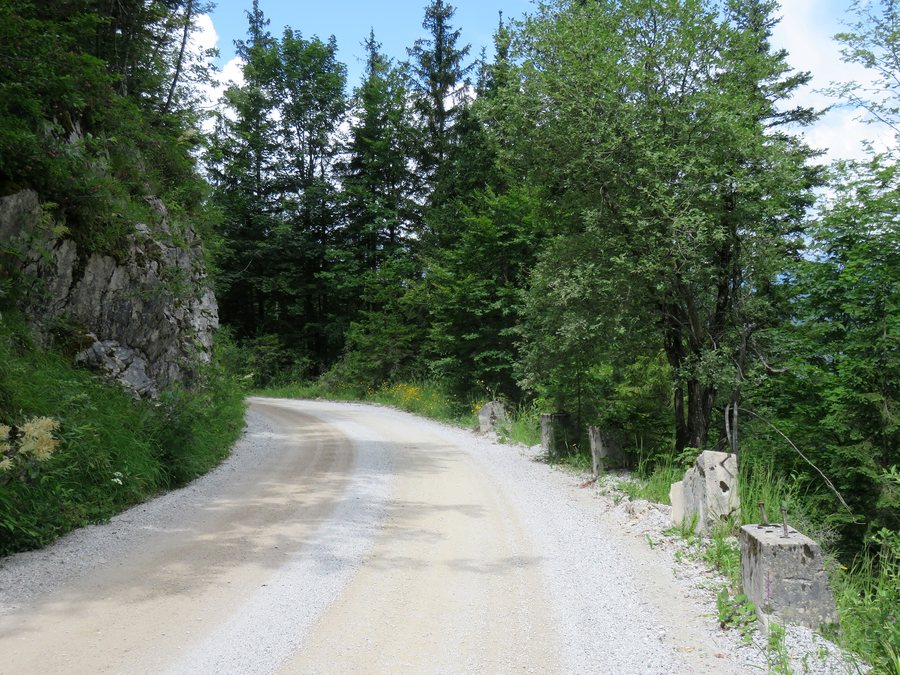 File:Nomenj Slovenia - road.jpg