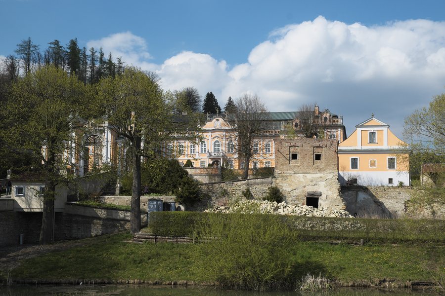 File:Nové Hrady u Skutče Schloss 214.jpg