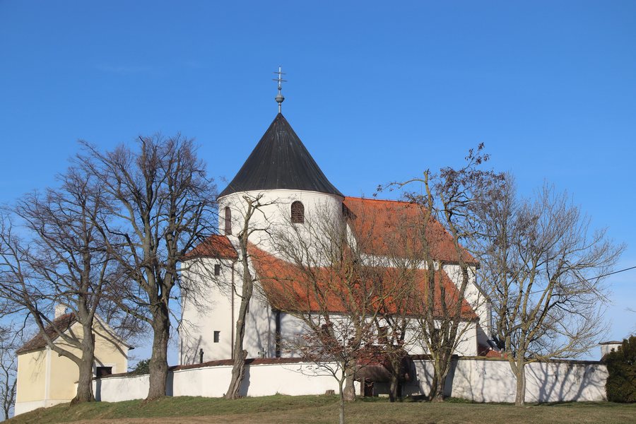 File:Overview of Church of Saint Barbara in 2023 in Častohostice, Třebíč District.jpg