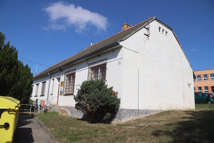 File:Overview of post office in Šebkovice, Třebíč District.jpg