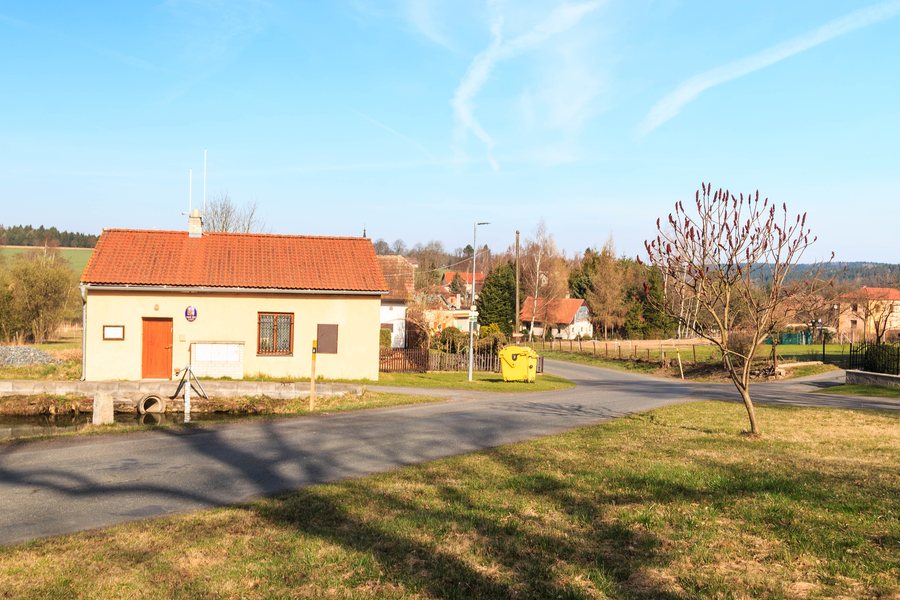 File:Klokočov obecní úřad.jpg