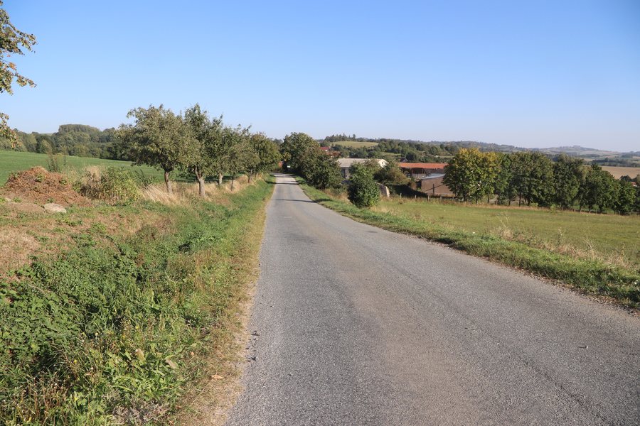 File:Overview of road III 3519 near Radošov, Třebíč District.jpg
