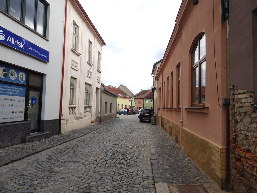 File:Ivančice, Drůbežní trh.jpg