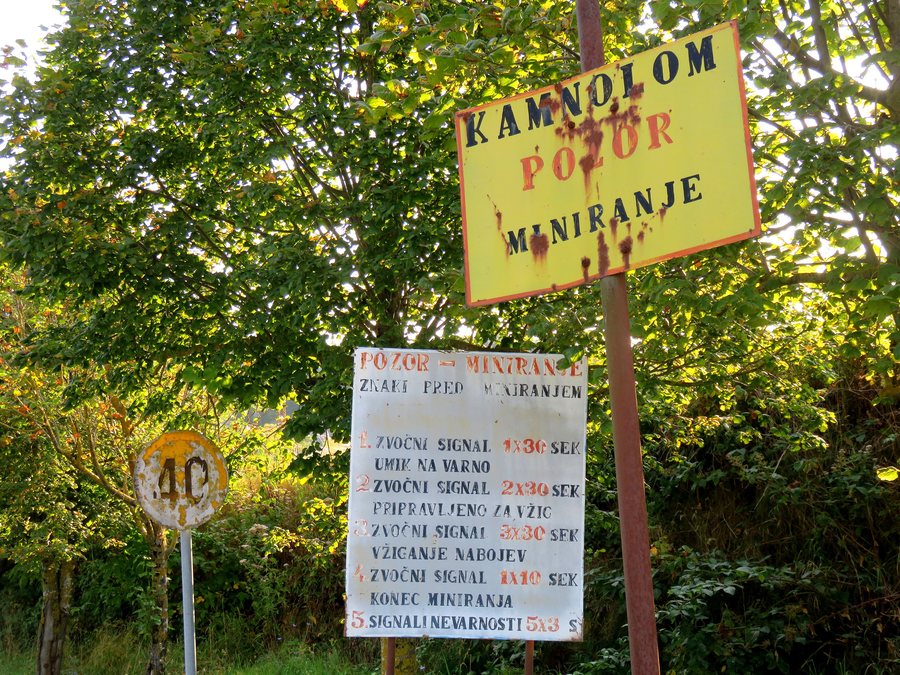 File:Laze Divaca Slovenia - quarry signs.jpg