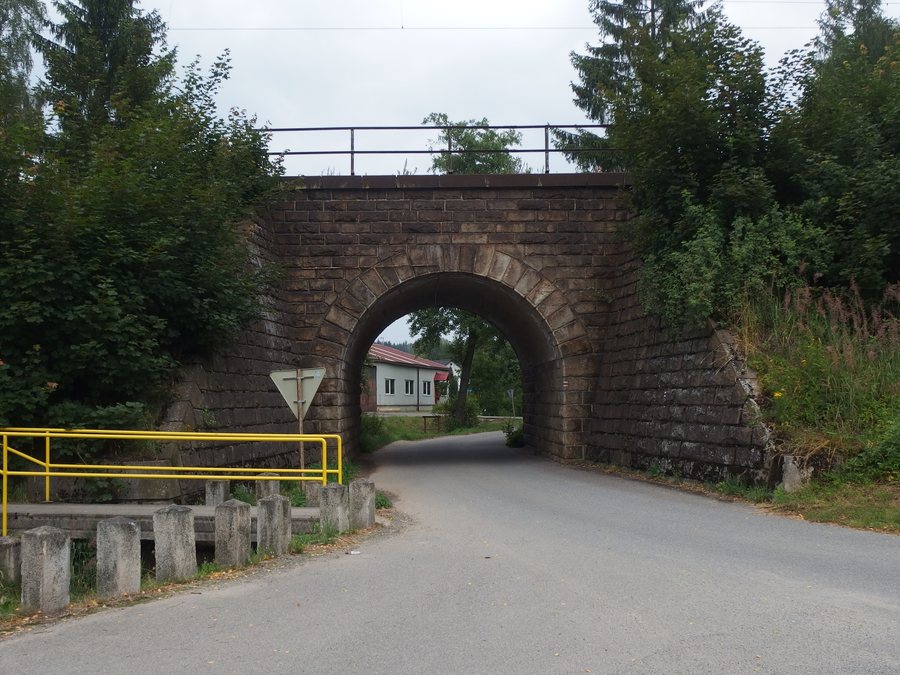 File:Hamry nad Sázavou, nadjezd.jpg