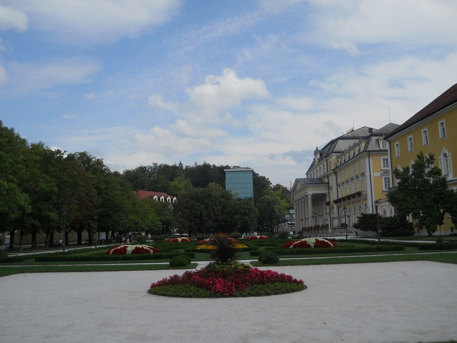 File:Zdraviliski park Rogaska Slatina.JPG