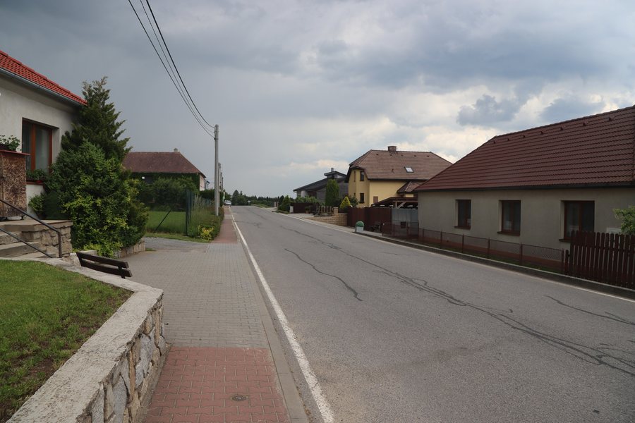 File:Overview of road II 151 in Štěpkov, Třebíč District.jpg