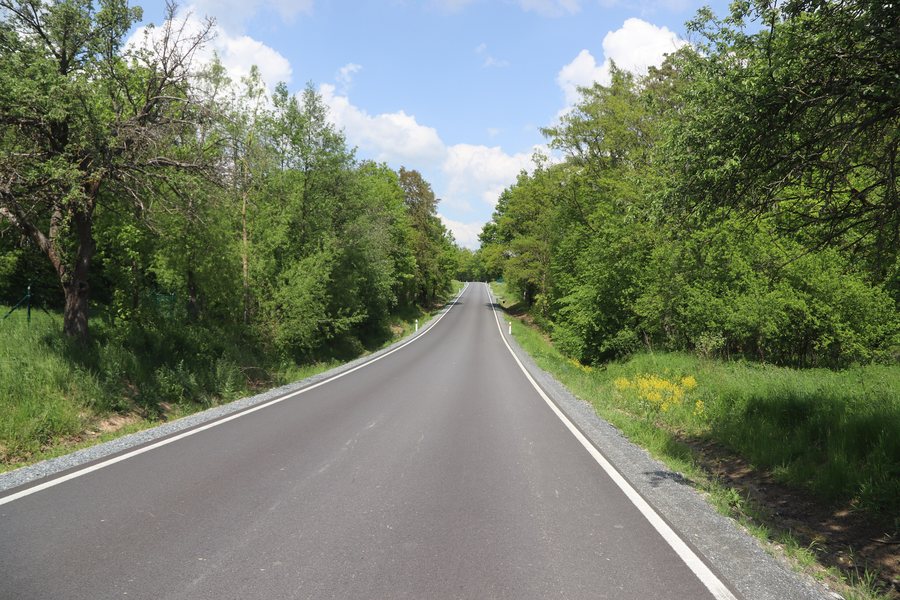 File:Overview of road III 39217 near Popůvky, Třebíč District.jpg