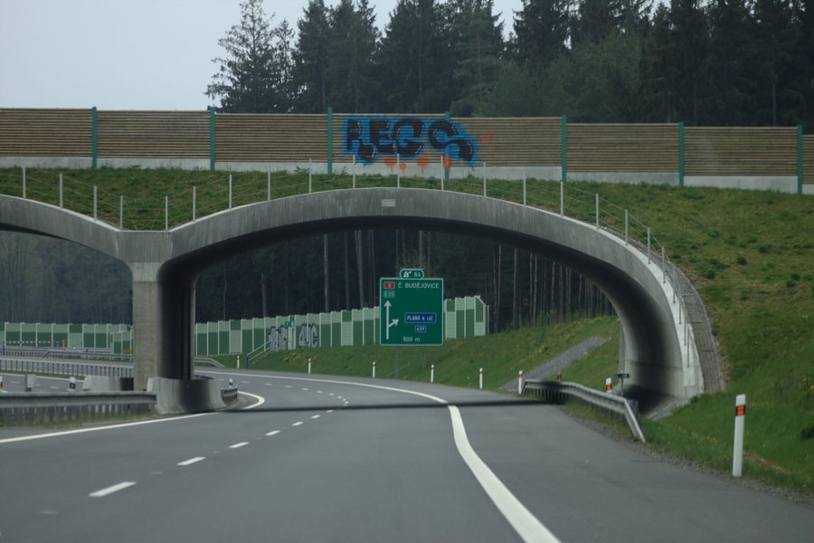File:Planá nad Lužnicí, ekodukt.jpg