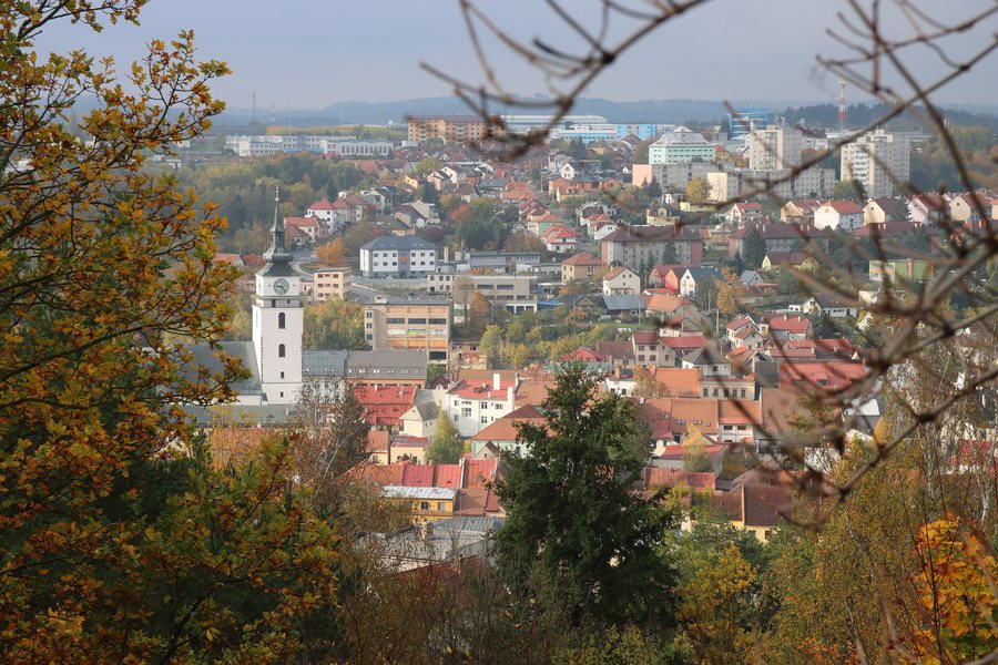 File:Velké Meziříčí, výhled z dálnice, 2022.jpg