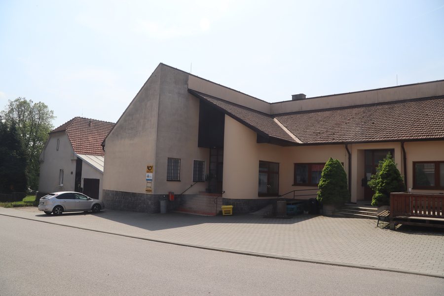 File:Overview of post office in Hodov, Třebíč District.jpg