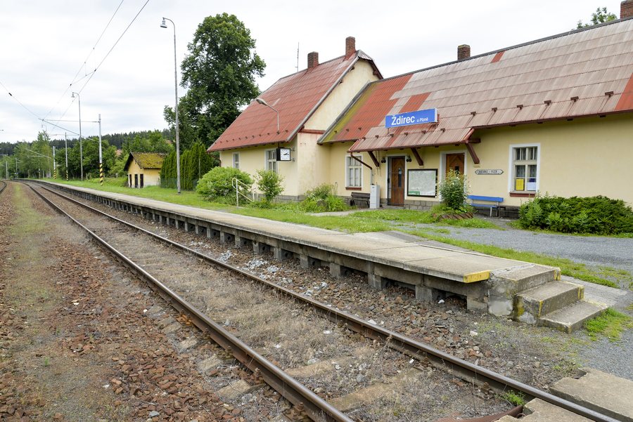 File:Ždírec u Plzně (train station) 01.jpg