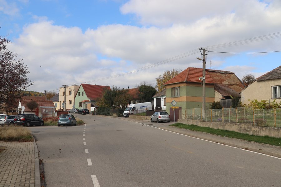 File:Overview of center of Krokočín, Třebíč District.jpg