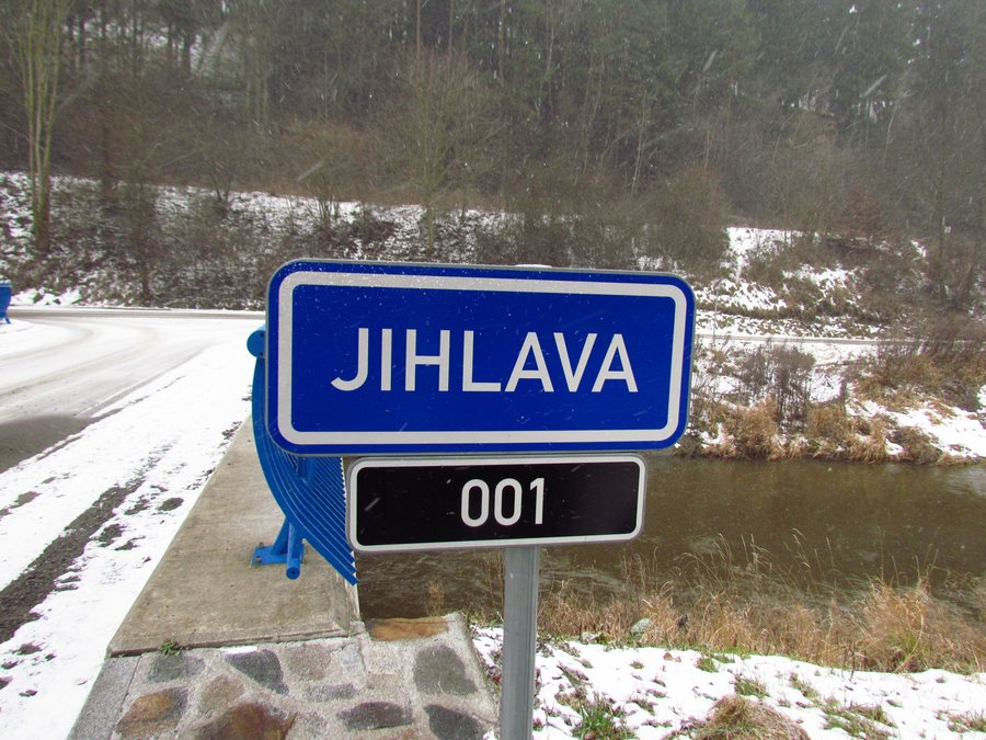 File:Road sign of 001 bridge over Jihlava River in Číchov, Třebíč District.JPG
