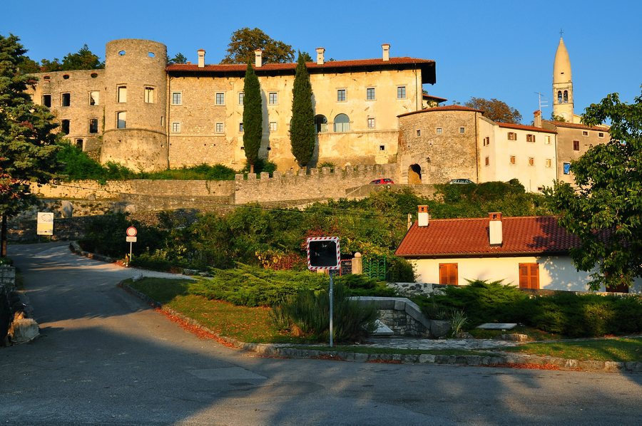 File:Stanjel castle village 26092009 412.jpg