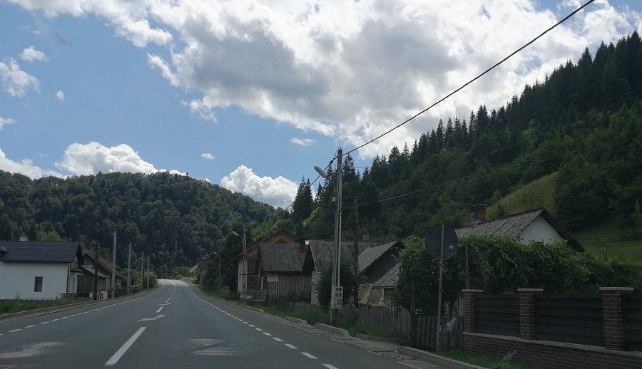 File:RO SV Prisaca Dornei road.jpg