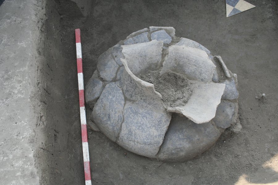 File:Vessel of the Gáva culture from Rotbav, Transylvania, Romania.JPG