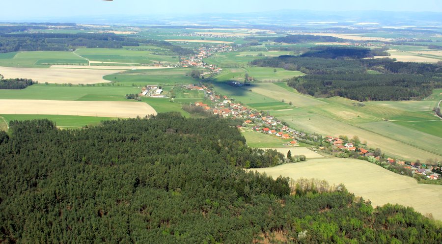 File:Olešnice from air K1-1.jpg