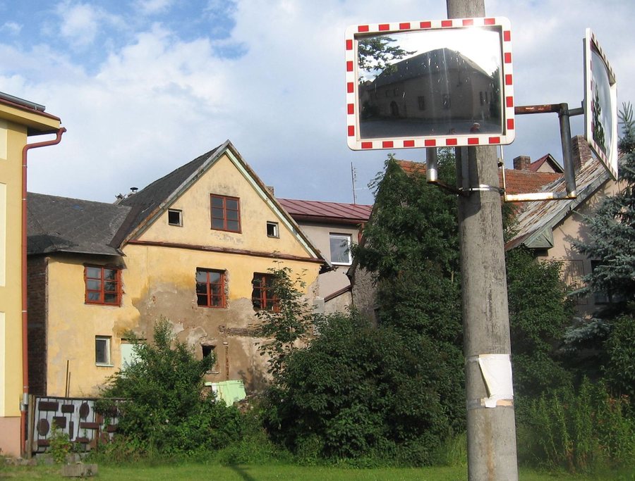 File:Havlíčkova Borová, zrcadla- panoramio.jpg