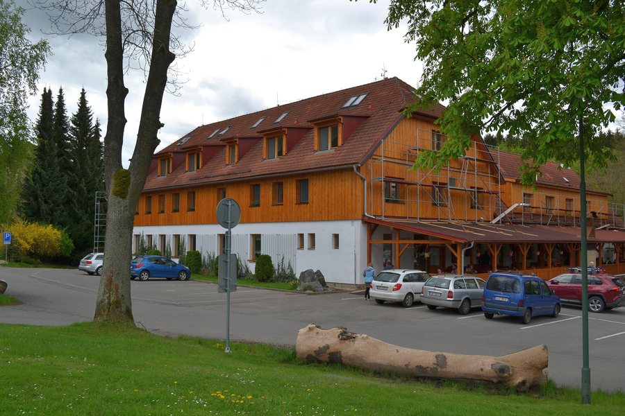 File:Radešín (okres Žďár nad Sázavou) - Balónový hotel Radešín obr01.jpg