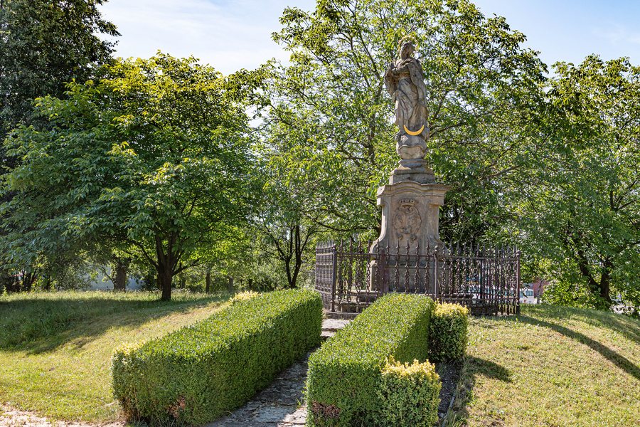 File:Socha Panny Marie Immaculaty v Podbřezí.jpg