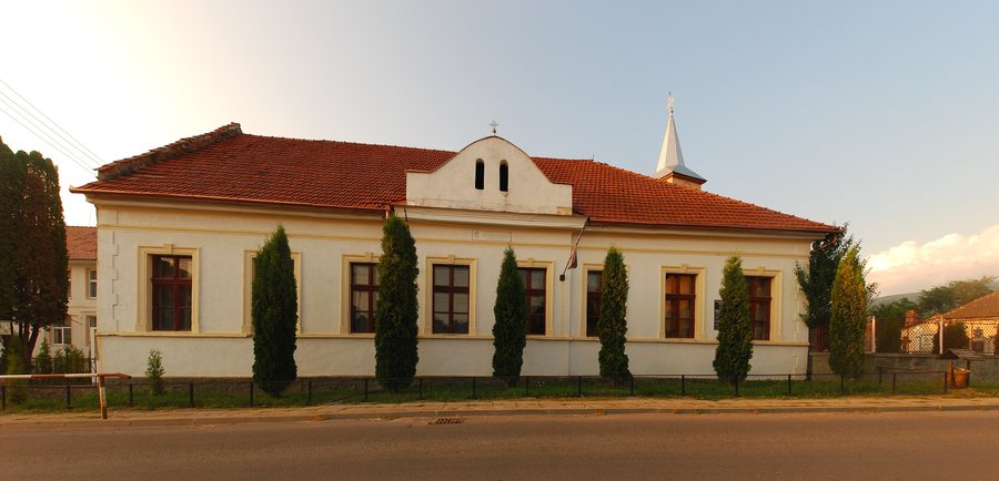 File:RO CV Covasna Voinești schoolhouse.jpg