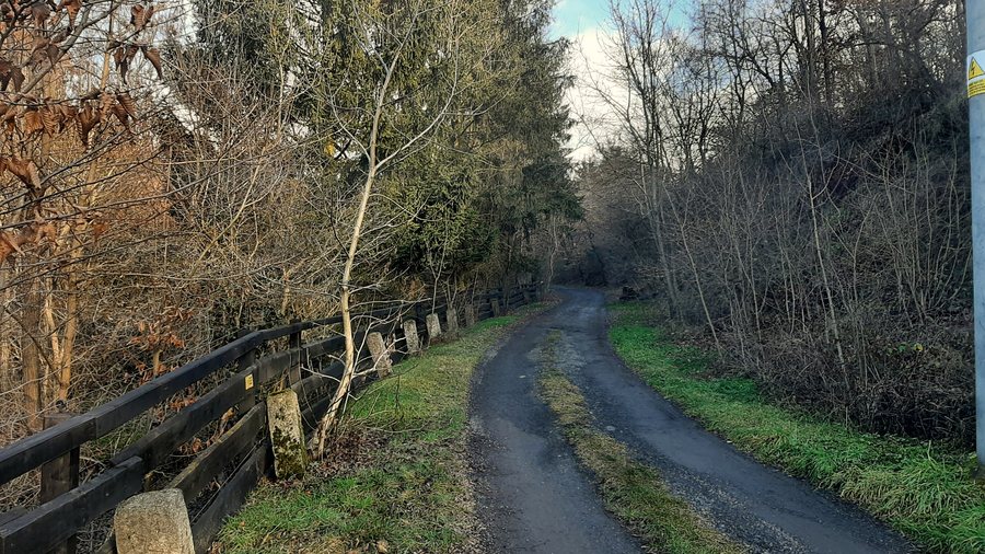 File:V Říčném street, south part, Hradištko.jpg
