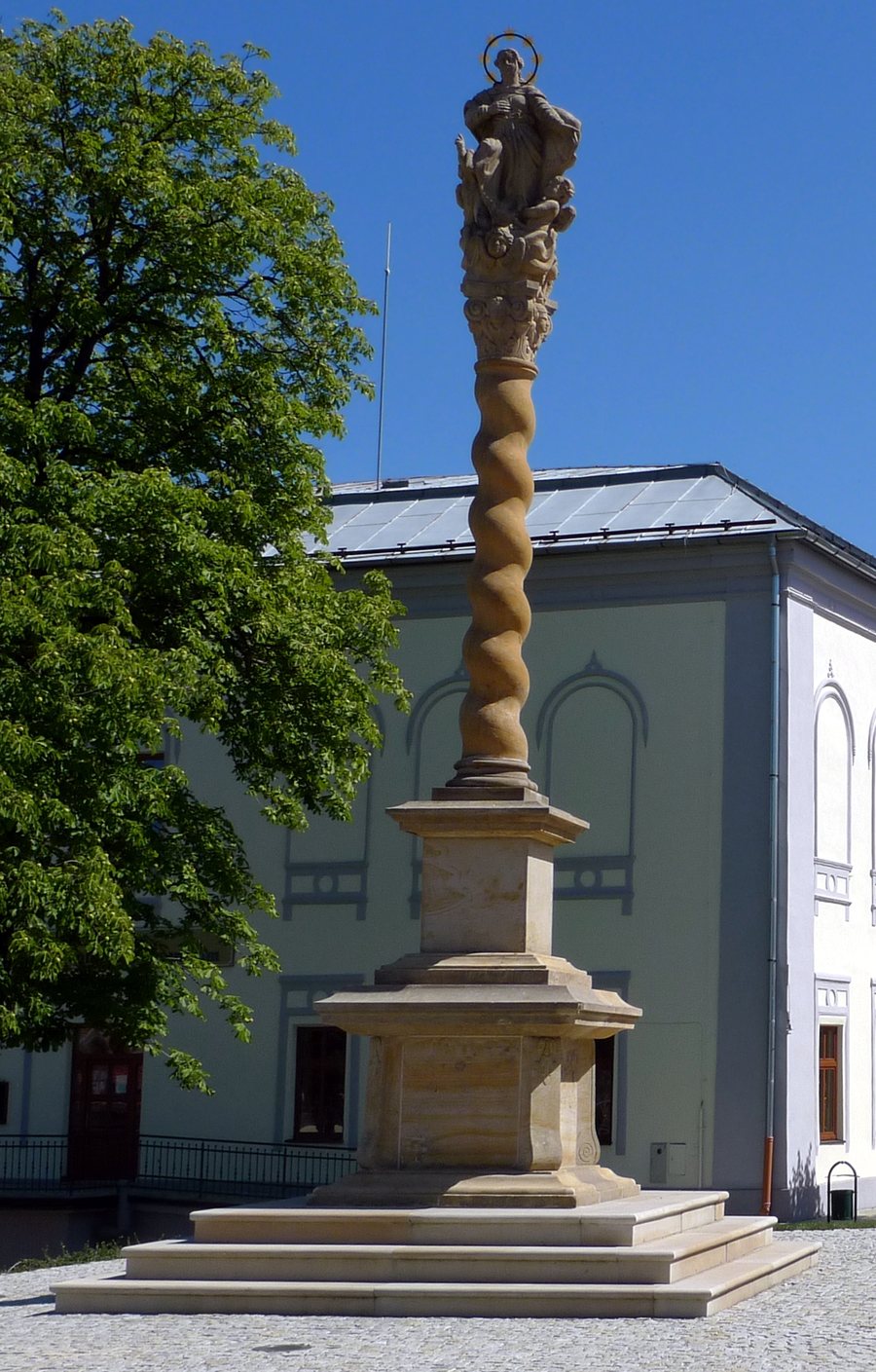 File:Spišská Belá, Immaculata.JPG