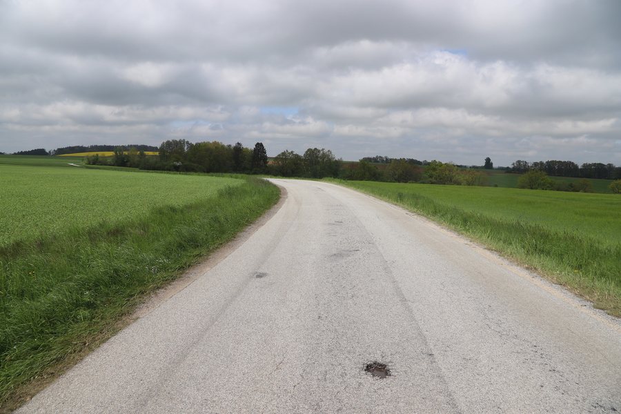 File:Overview of road III 40812 near Lubnice, Znojmo District.jpg