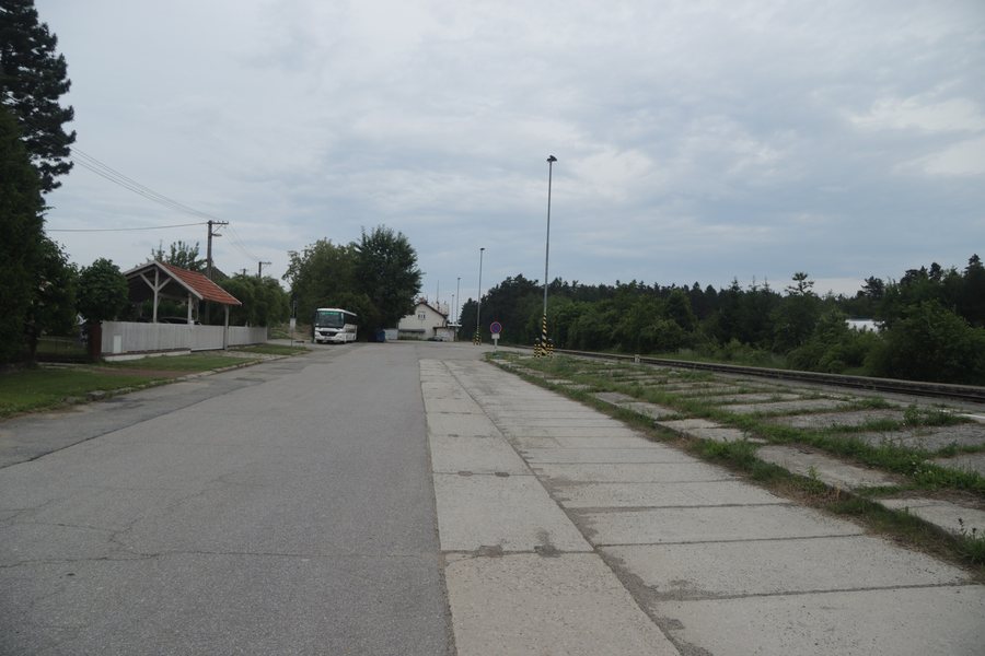 File:East view of Drážní street in Rapotice, Třebíč District.jpg