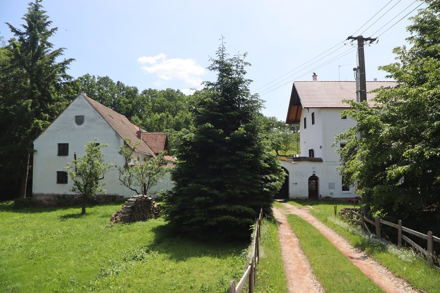 File:Overview of Bednářův mlýn in Příštpo, Třebíč District.jpg