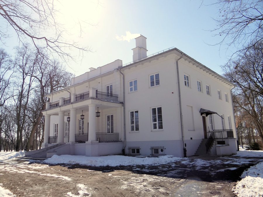 File:160313 Palace in Rybno - 01.jpg