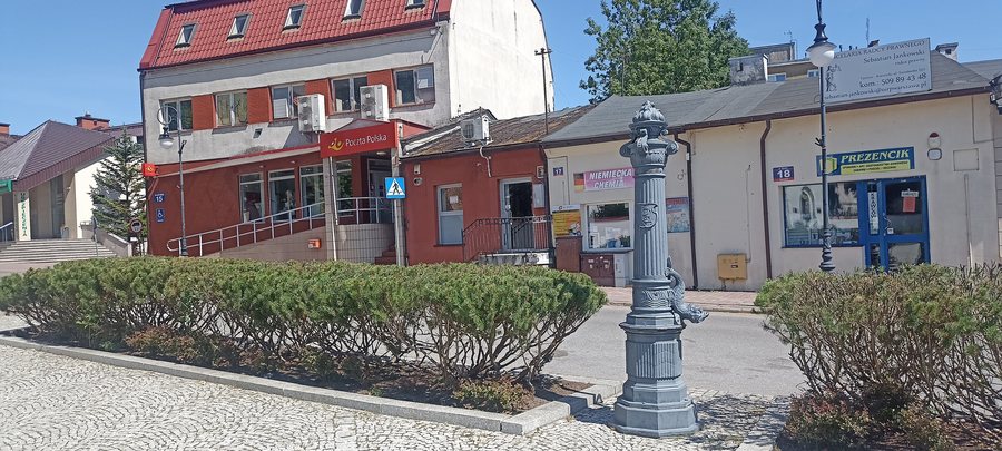 File:Tarczyn - rynek.jpg