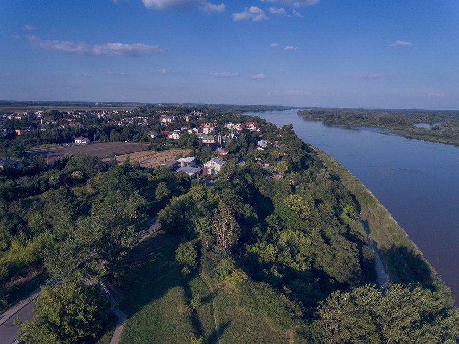 File:Wyszogród z drona.jpg