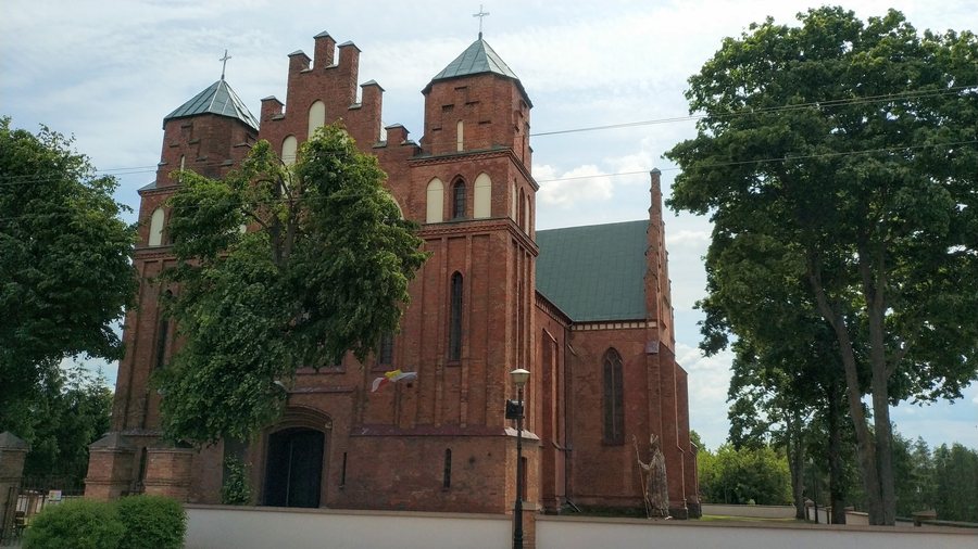 File:Kościół pw. św Tomasza w Dzierżeninie.jpg