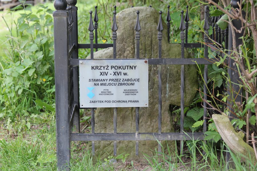 File:Potworow stone cross 2017 P02.jpg