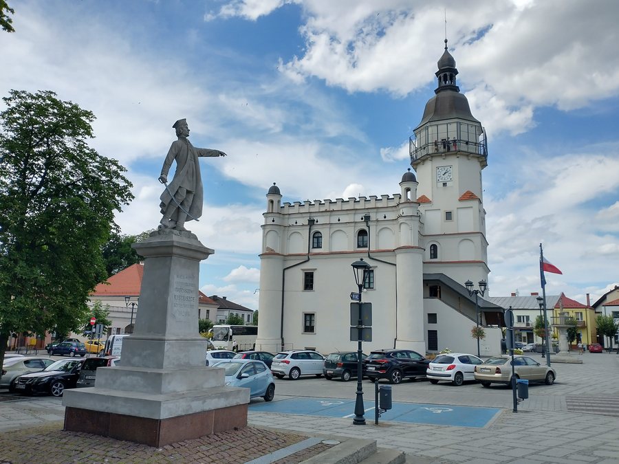 Town Hall Szydłowiec and Kościuszko monument