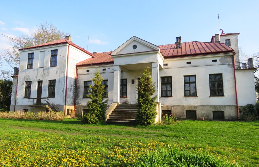 File:Duchnice 32. Zabytkowy pałac z XIX w.jpg