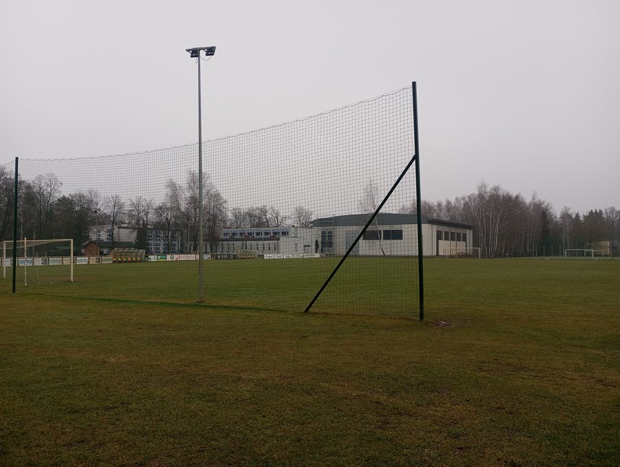 File:Stadion w Złotokłosie 2.jpg