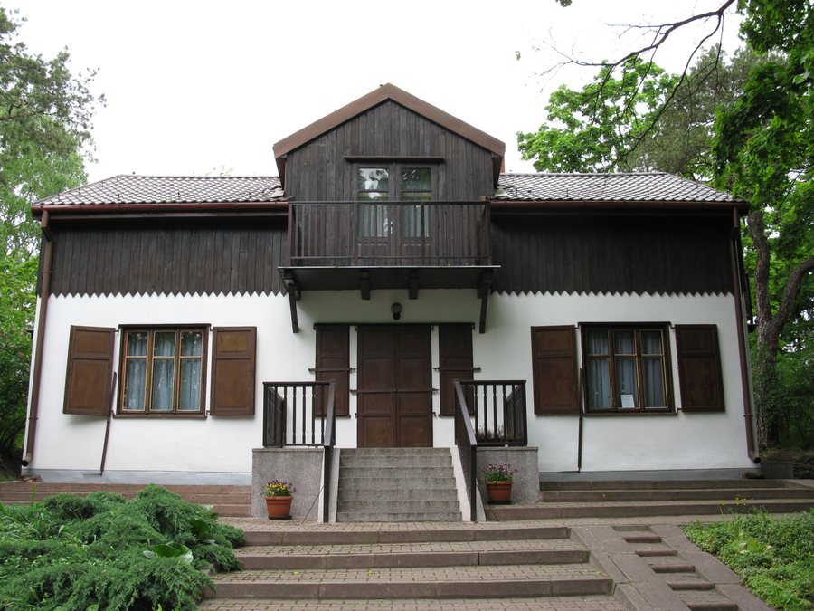 Dom nad Łąkami in Wołomin of Zofia Nałkowska
