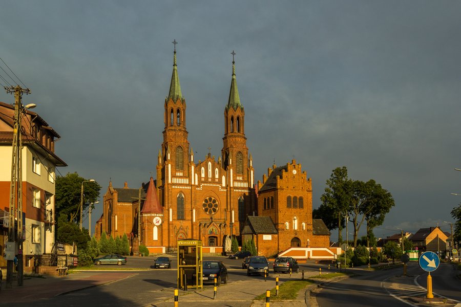 File:Bazylika w Myszyńcu - z zewnątrz (2013) RD 5.jpg