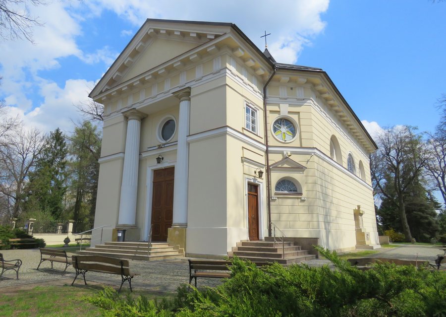Nadarzyn 12, Kościół p.w. Świętego Klemensa