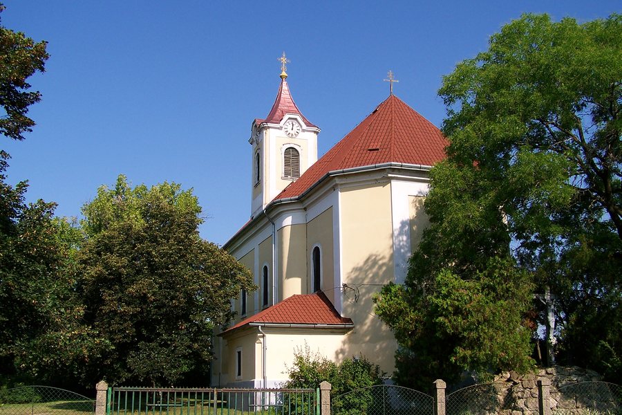 File:Katolikus templom (Épült 18. században) Abádszalók- Church in Abádszalók - panoramio.jpg